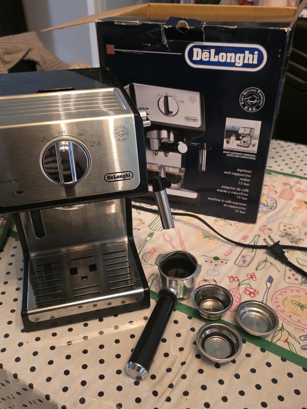 De’Longhi 15-Bar Espresso Machine ECP3420 w/ Box & Milk Frother